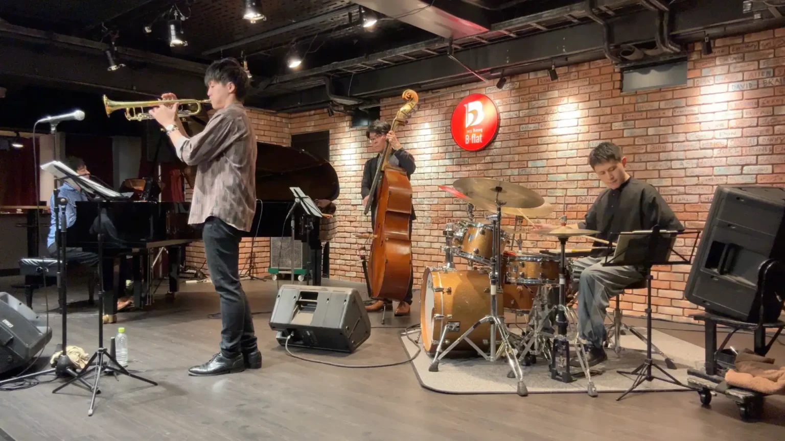 ライブハウスでのジャズライブ演奏