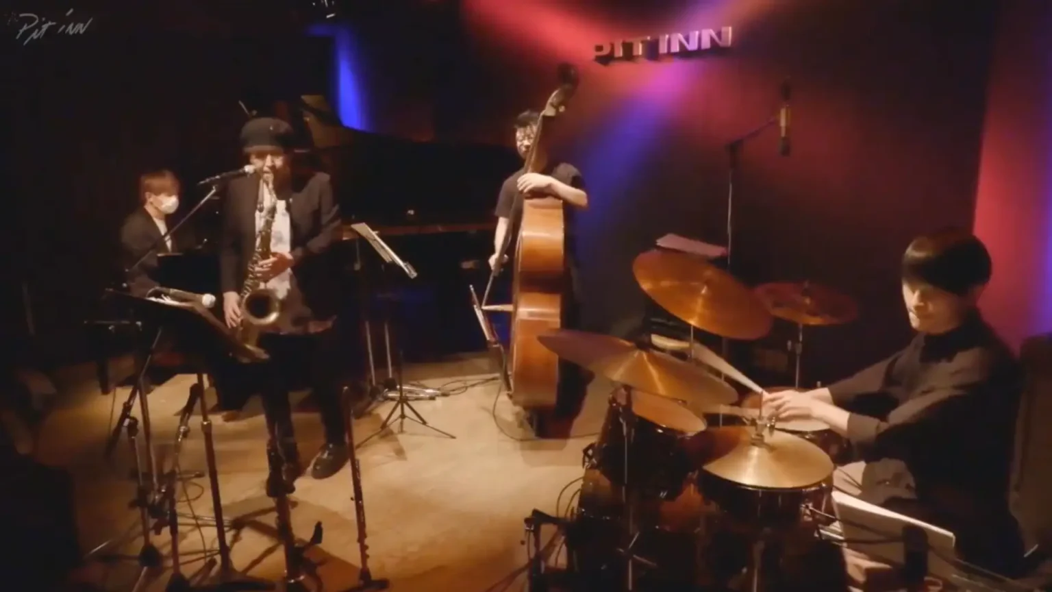 新宿ピットインでのライブ演奏